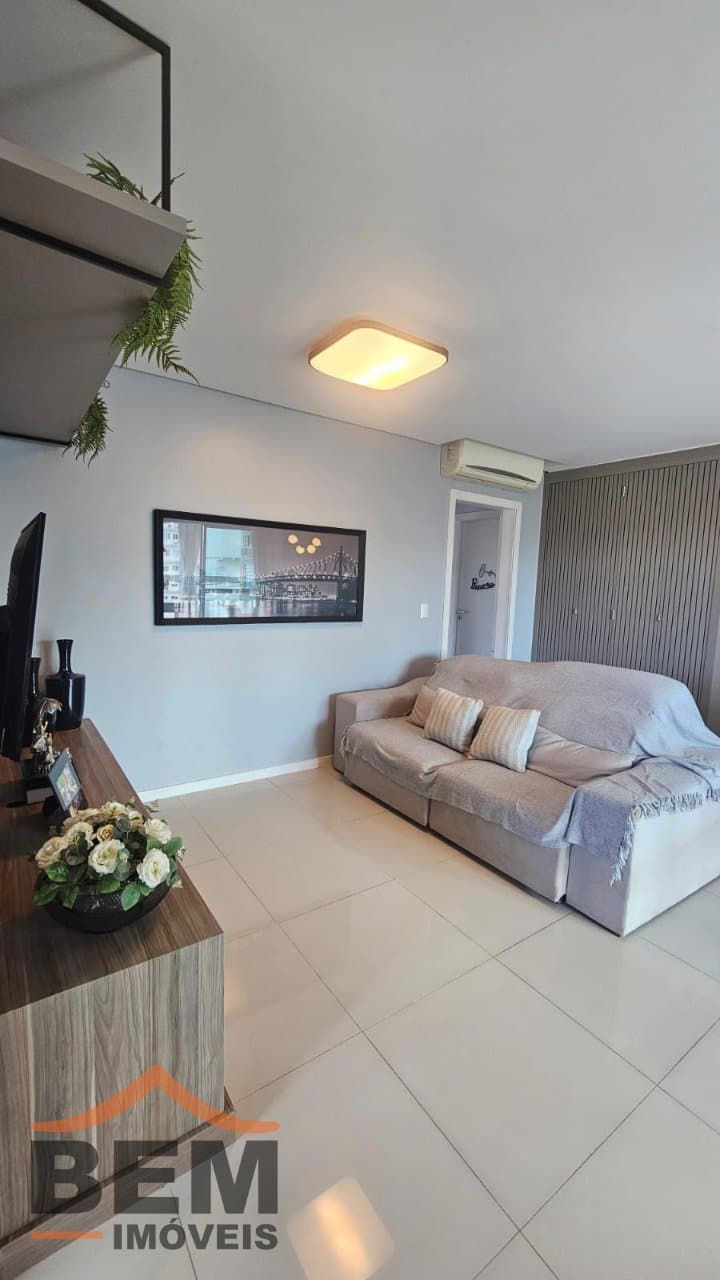 Apartamento à Venda com 3 quartos sendo 1 suíte, 2 vagas no bairro Centro em Itajaí/SC