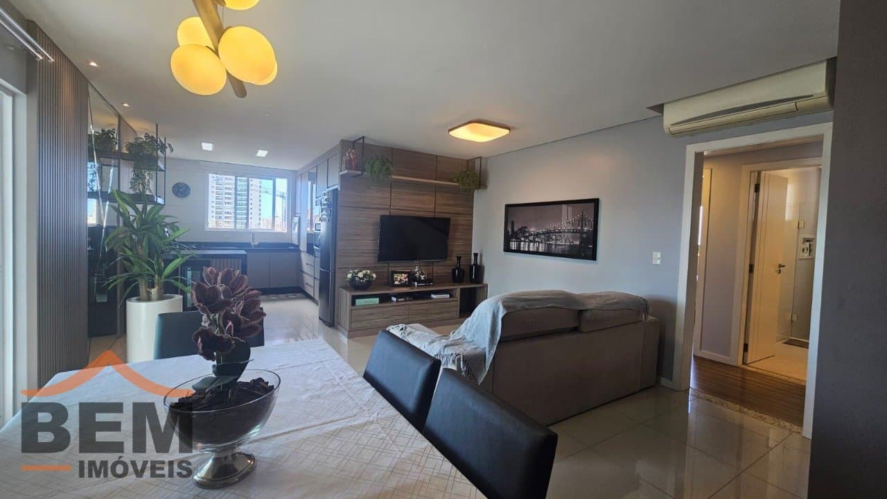 Apartamento à Venda com 3 quartos sendo 1 suíte, 2 vagas no bairro Centro em Itajaí/SC