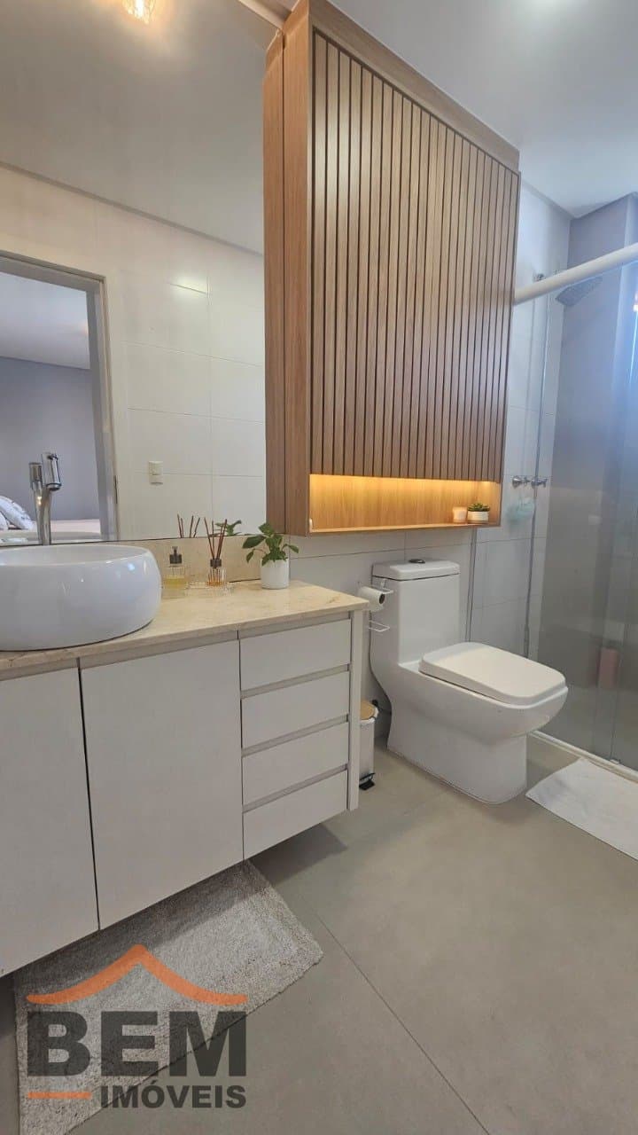 Apartamento à Venda com 3 quartos sendo 1 suíte, 2 vagas no bairro Centro em Itajaí/SC