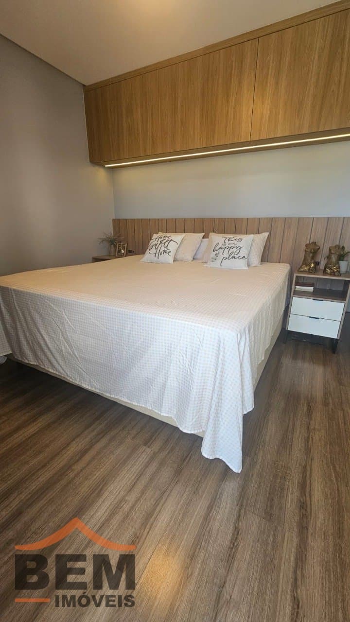 Apartamento à Venda com 3 quartos sendo 1 suíte, 2 vagas no bairro Centro em Itajaí/SC