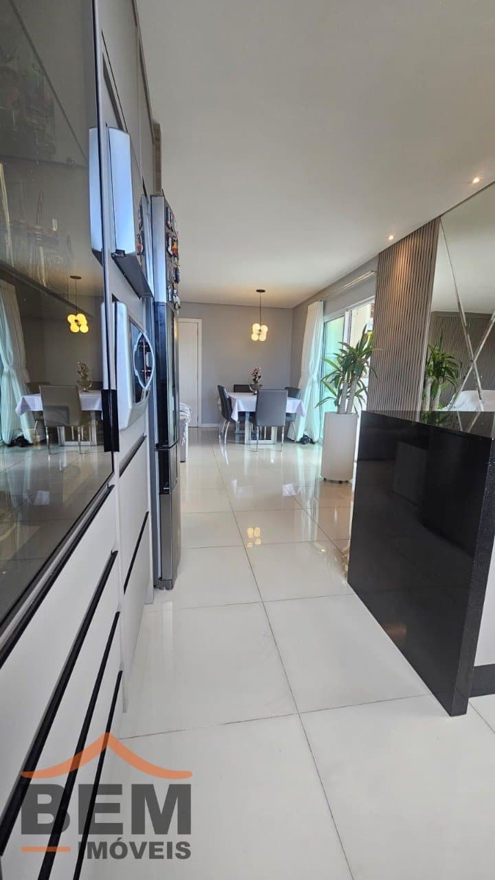 Apartamento à Venda com 3 quartos sendo 1 suíte, 2 vagas no bairro Centro em Itajaí/SC