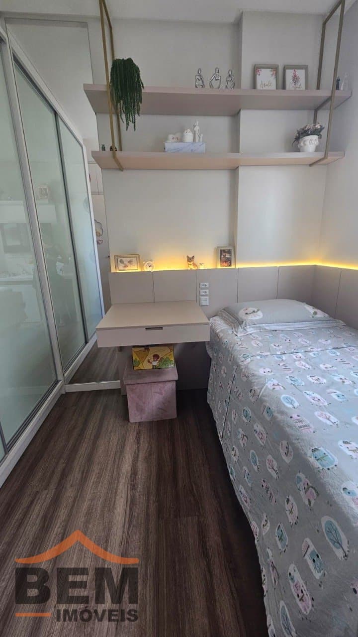 Apartamento à Venda com 3 quartos sendo 1 suíte, 2 vagas no bairro Centro em Itajaí/SC