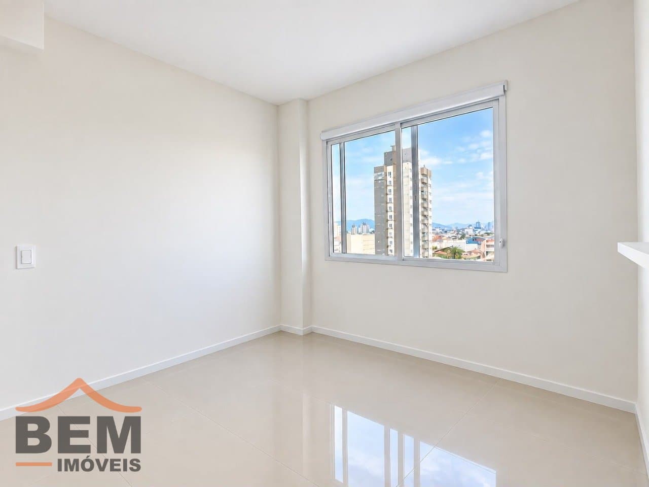 Apartamento para Locação com 2 quartos e 48m² no bairro Cordeiros, em Itajaí - SC