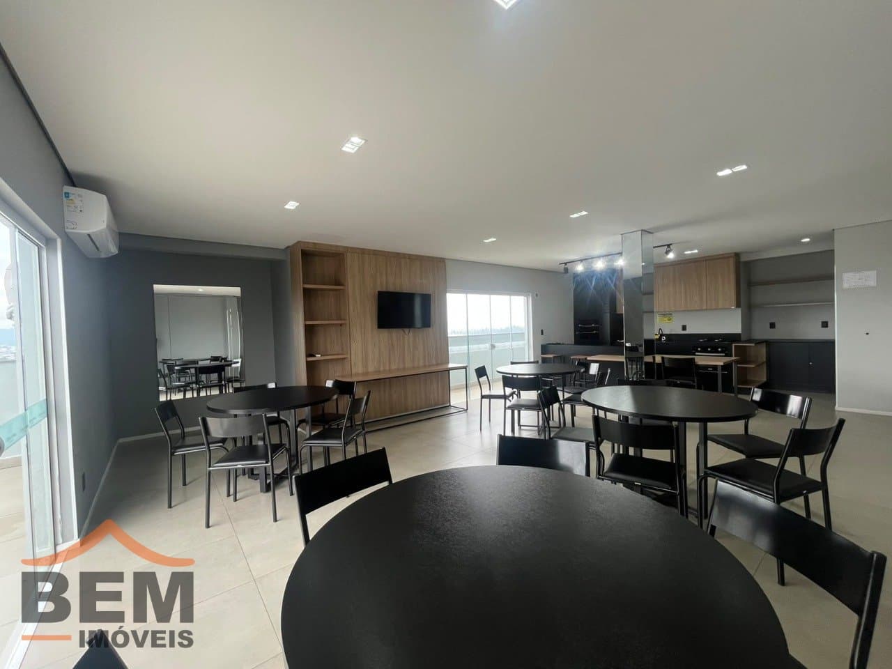 Apartamento para Locação com 2 quartos e 48m² no bairro Cordeiros, em Itajaí - SC