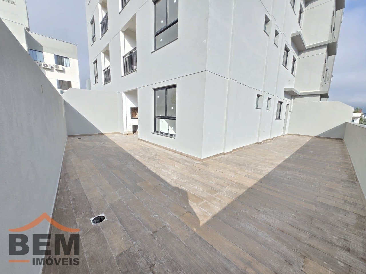 Apartamento para Locação com 2 quartos sendo 1 suíte, 1 vaga no bairro Centro em Camboriú/SC: 06- SACADA 