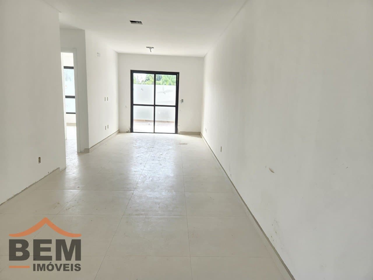 Apartamento para Locação com 2 quartos sendo 1 suíte, 1 vaga no bairro Centro em Camboriú/SC: 08- COZINHA 