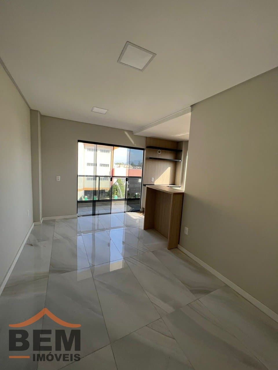 Apartamento à Venda com 2 quartos sendo 1 suíte no bairro Santa Regina em Camboriú/SC