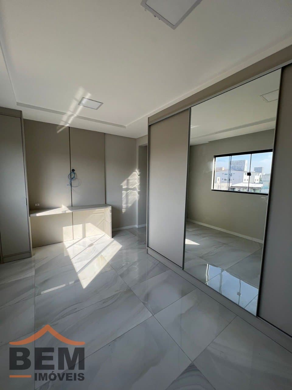 Apartamento à Venda com 2 quartos sendo 1 suíte no bairro Santa Regina em Camboriú/SC