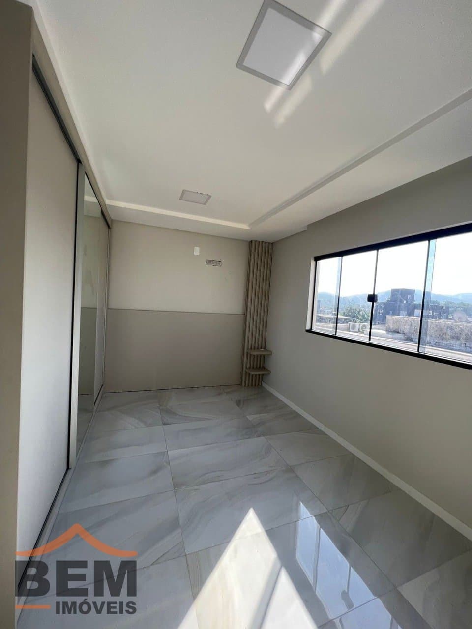 Apartamento à Venda com 2 quartos sendo 1 suíte no bairro Santa Regina em Camboriú/SC