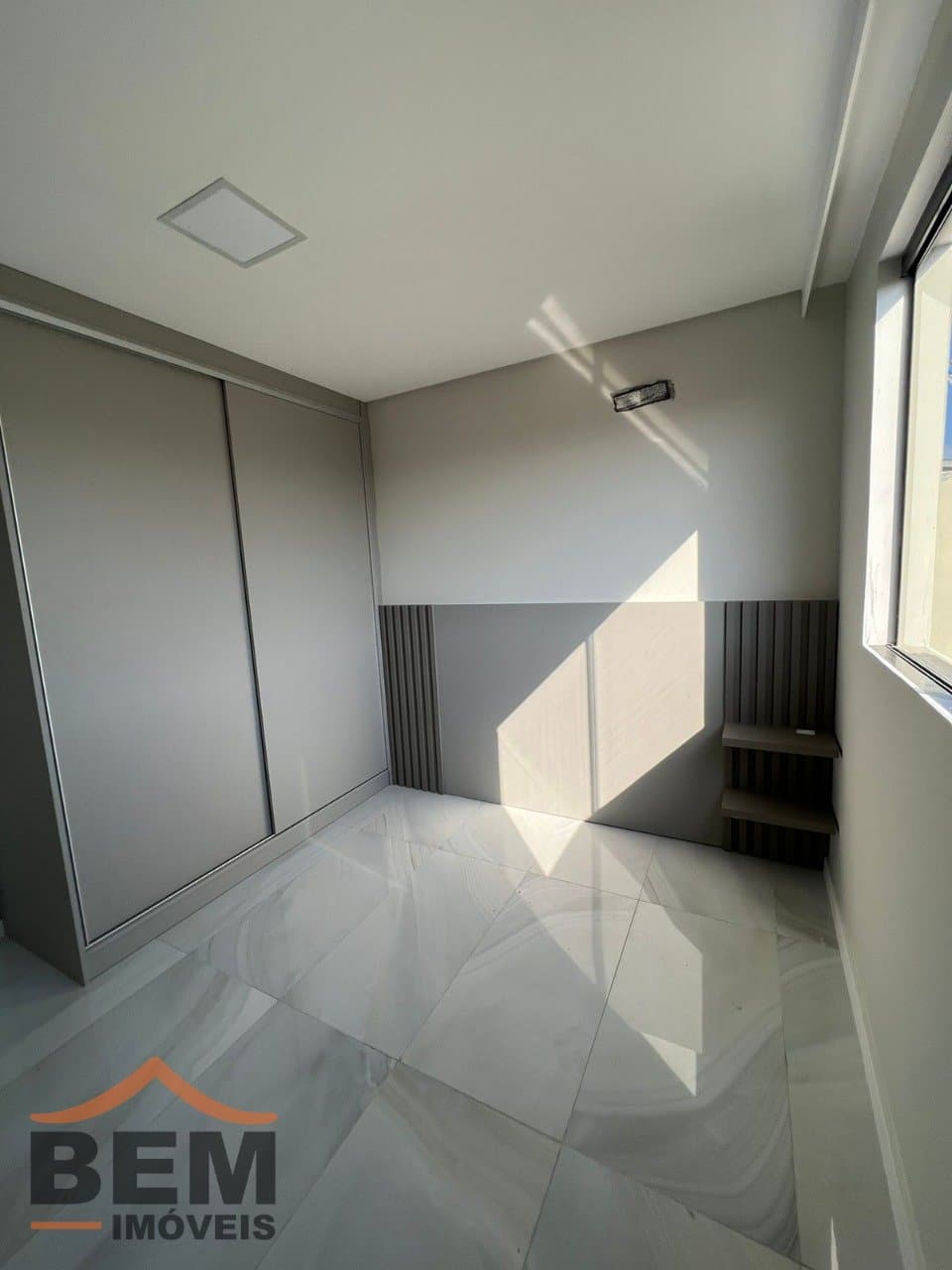 Apartamento à Venda com 2 quartos sendo 1 suíte no bairro Santa Regina em Camboriú/SC