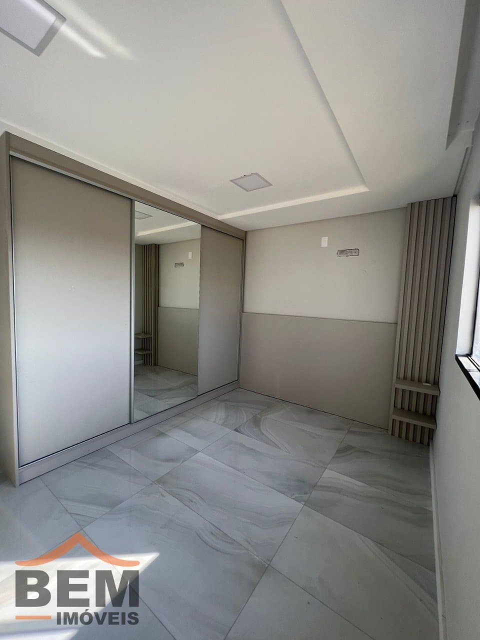 Apartamento à Venda com 2 quartos sendo 1 suíte no bairro Santa Regina em Camboriú/SC