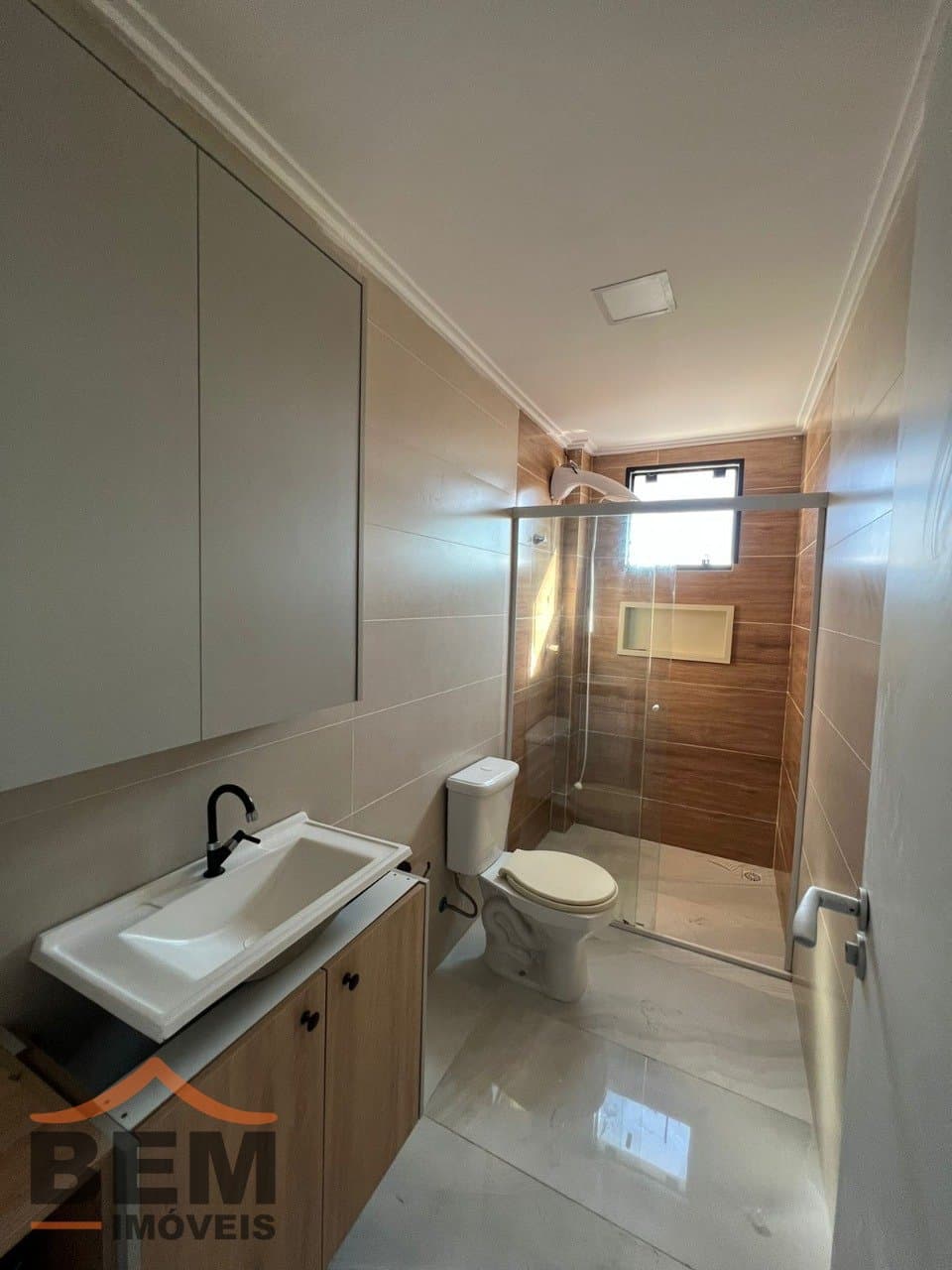 Apartamento à Venda com 2 quartos sendo 1 suíte no bairro Santa Regina em Camboriú/SC