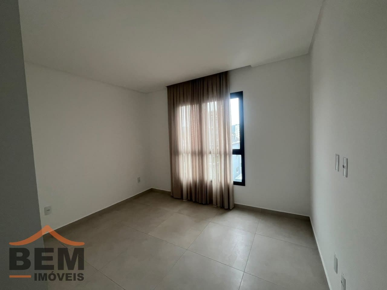 Apartamento para locação com 2 quartos e 118 m² no bairro Centro, em Camboriú