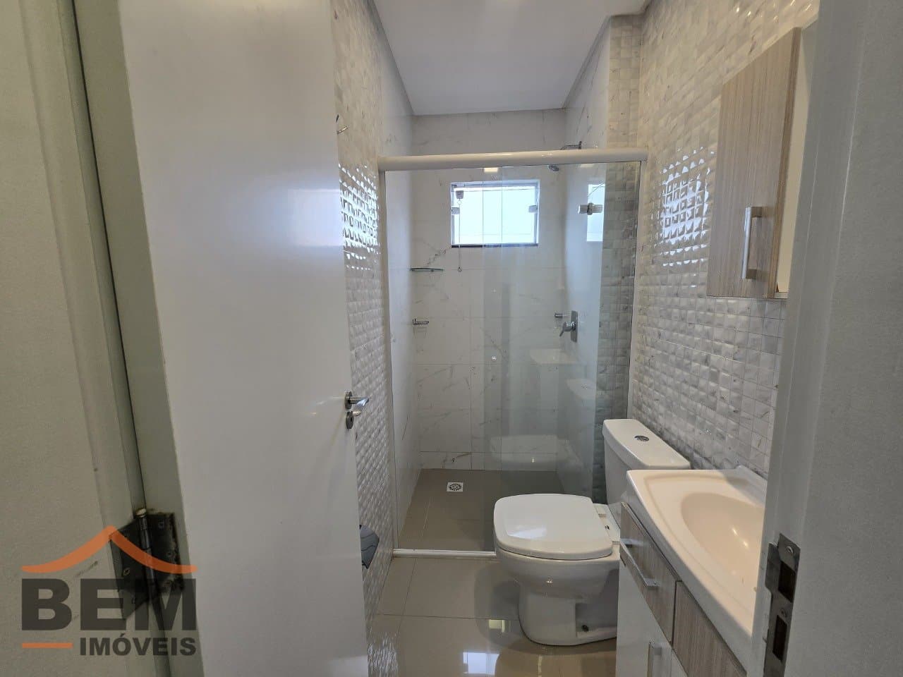 Apartamento para Locação com 2 quartos sendo 1 suíte, 1 vaga no bairro Areias em Camboriú/SC