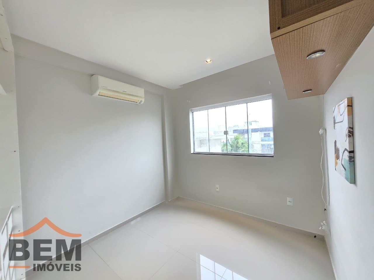 Apartamento para Locação com 2 quartos sendo 1 suíte, 1 vaga no bairro Areias em Camboriú/SC