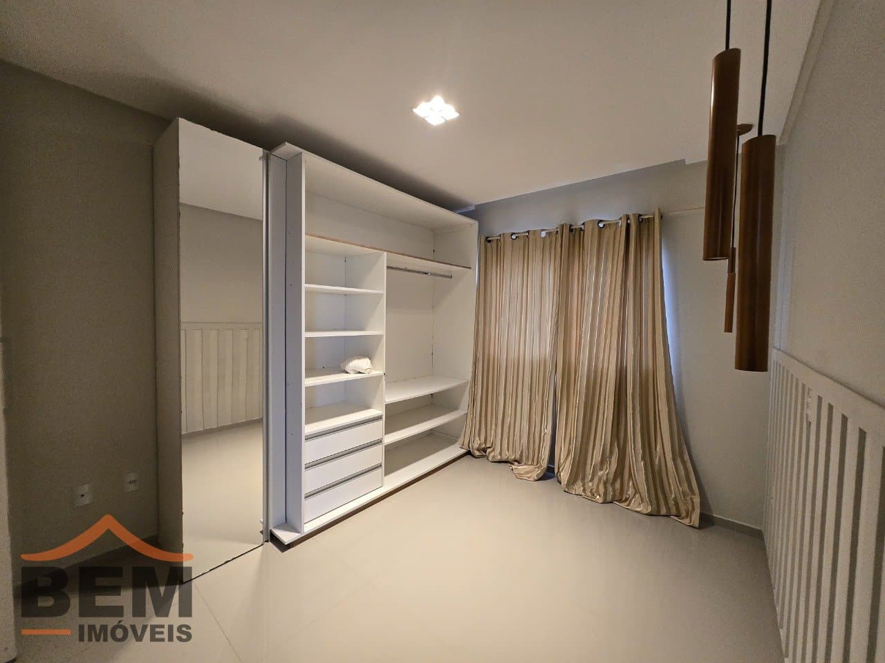 Apartamento para Locação com 2 quartos sendo 1 suíte, 1 vaga no bairro Areias em Camboriú/SC