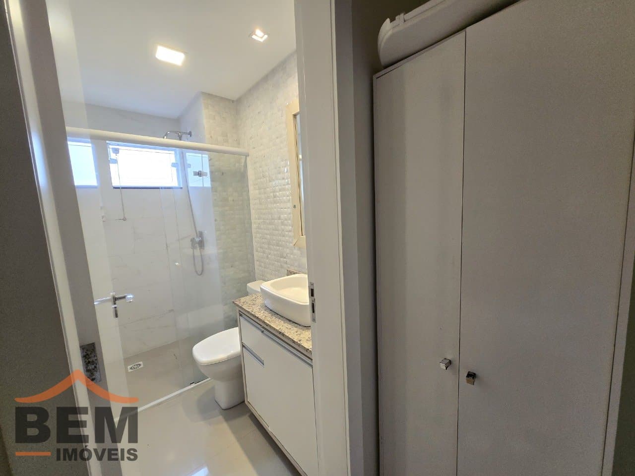Apartamento para Locação com 2 quartos sendo 1 suíte, 1 vaga no bairro Areias em Camboriú/SC