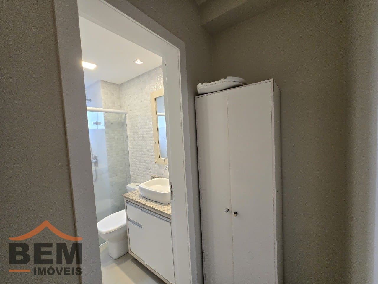 Apartamento para Locação com 2 quartos sendo 1 suíte, 1 vaga no bairro Areias em Camboriú/SC