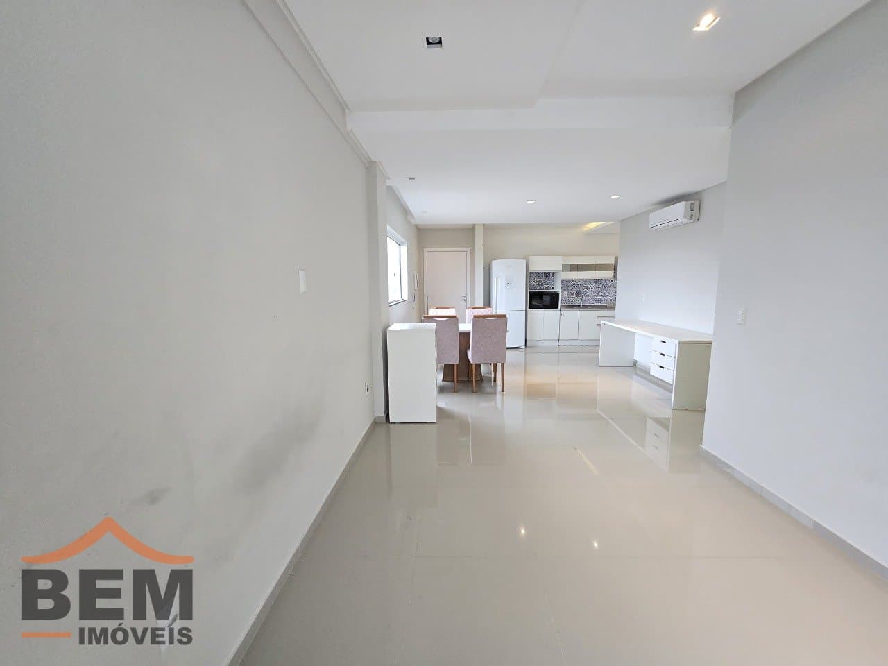 Apartamento para Locação com 2 quartos sendo 1 suíte, 1 vaga no bairro Areias em Camboriú/SC