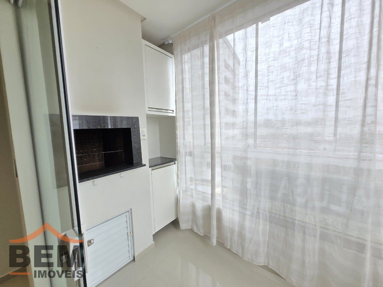 Apartamento para Locação com 2 quartos sendo 1 suíte, 1 vaga no bairro Areias em Camboriú/SC