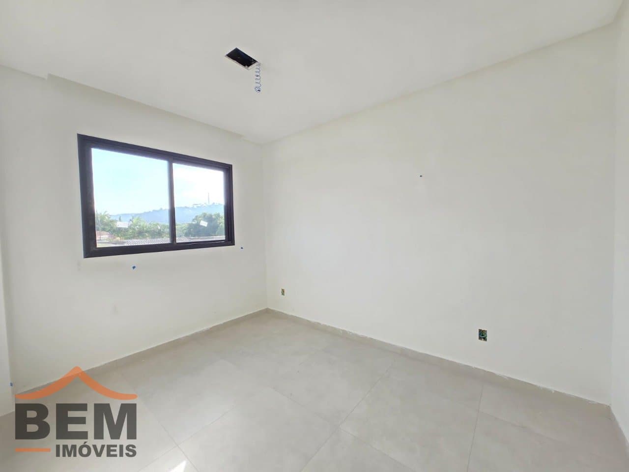 Apartamento para Locação com 2 quartos sendo 1 suíte no bairro Centro em Camboriú/SC