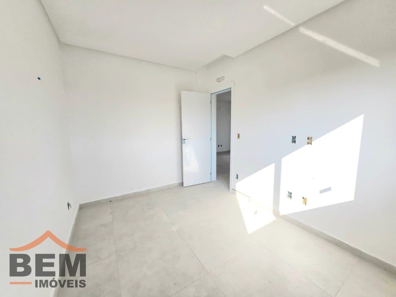 Apartamento para Locação com 2 quartos sendo 1 suíte no bairro Centro em Camboriú/SC