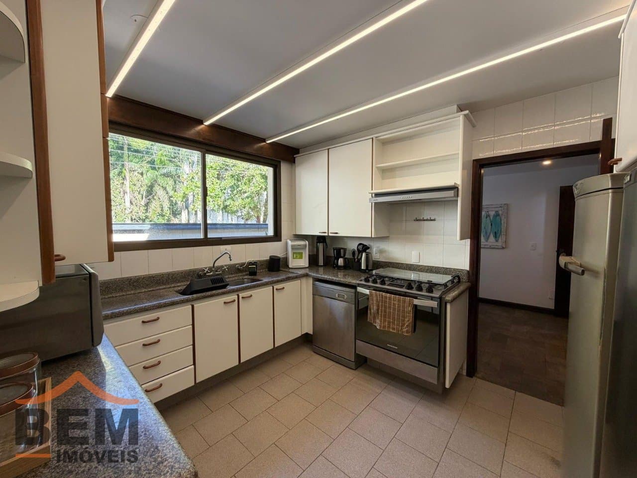 Casa para Locação com 3 quartos sendo 3 suítes, 4 vagas no bairro Cabeçudas em Itajaí/SC