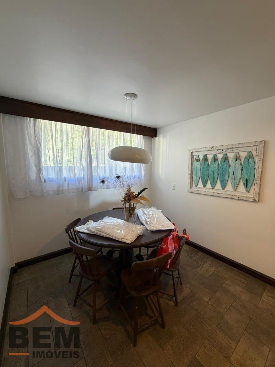 Casa para Locação com 3 quartos sendo 3 suítes, 4 vagas no bairro Cabeçudas em Itajaí/SC