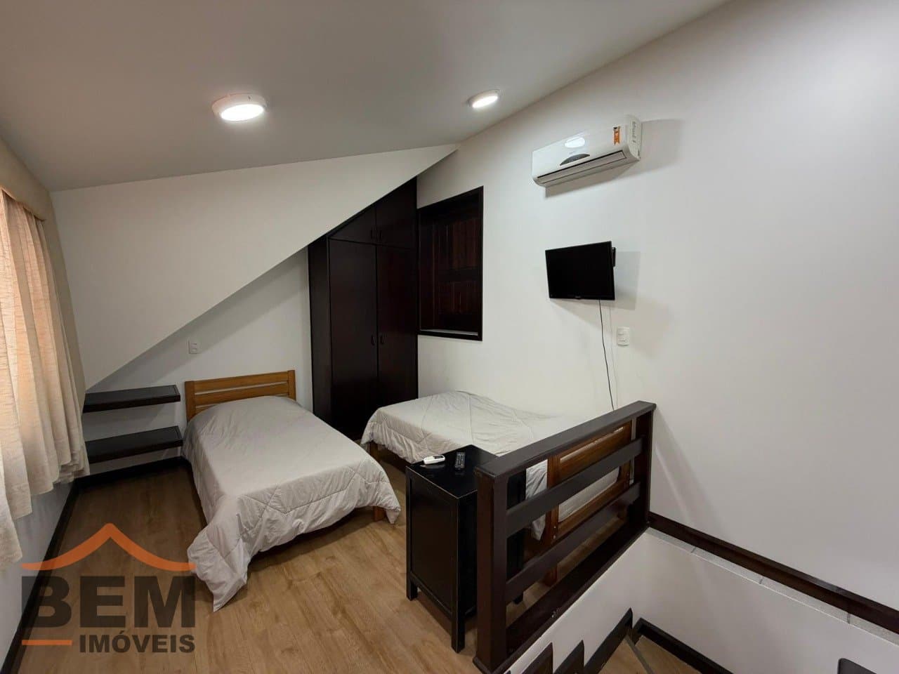 Casa para Locação com 3 quartos sendo 3 suítes, 4 vagas no bairro Cabeçudas em Itajaí/SC