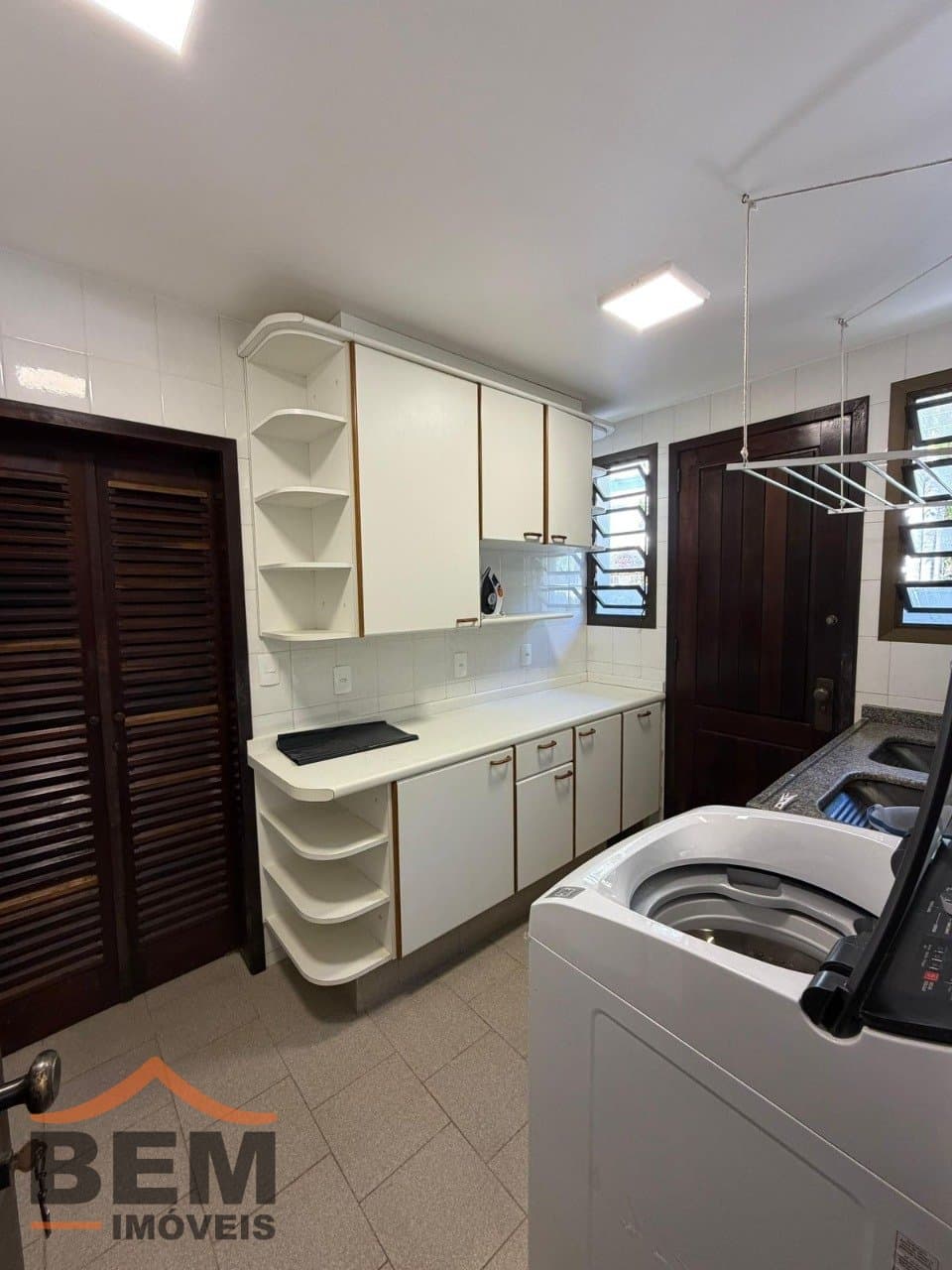 Casa para Locação com 3 quartos sendo 3 suítes, 4 vagas no bairro Cabeçudas em Itajaí/SC