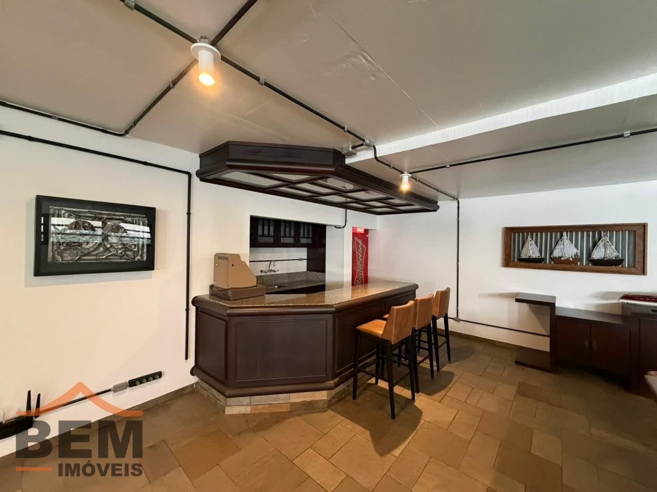 Casa para Locação com 3 quartos sendo 3 suítes, 4 vagas no bairro Cabeçudas em Itajaí/SC