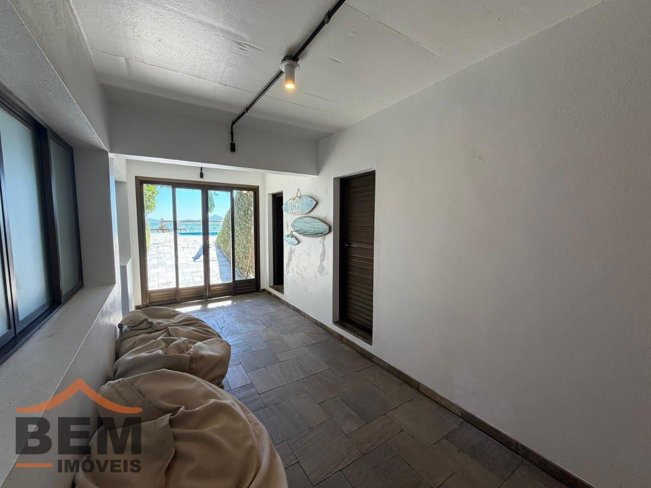 Casa para Locação com 3 quartos sendo 3 suítes, 4 vagas no bairro Cabeçudas em Itajaí/SC