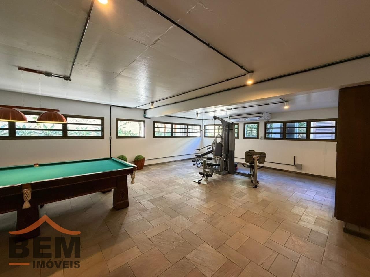Casa para Locação com 3 quartos sendo 3 suítes, 4 vagas no bairro Cabeçudas em Itajaí/SC