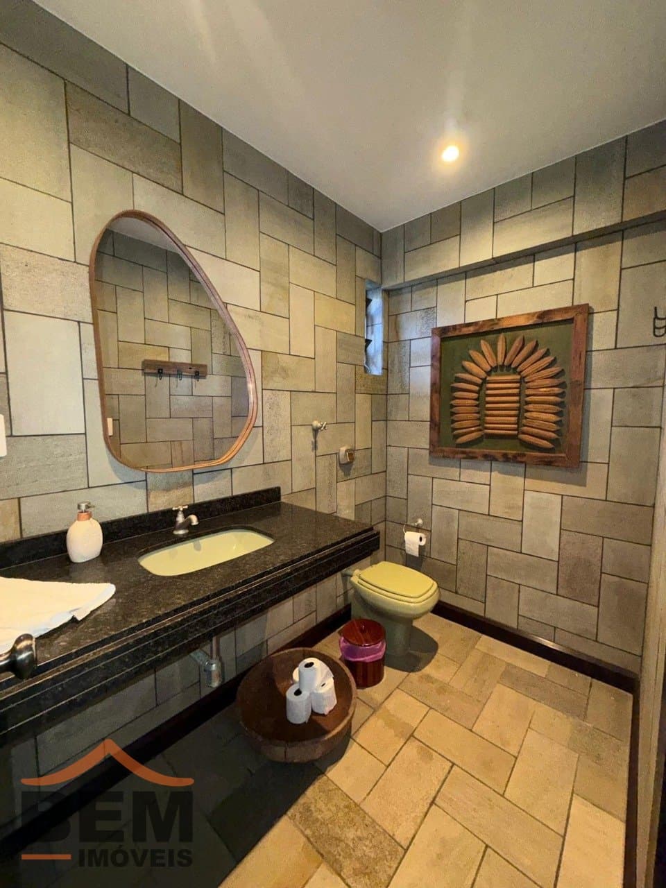Casa para Locação com 3 quartos sendo 3 suítes, 4 vagas no bairro Cabeçudas em Itajaí/SC