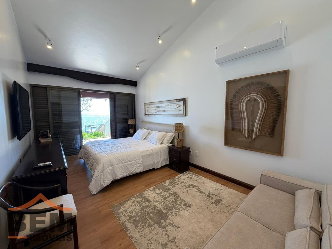 Casa para Locação com 3 quartos sendo 3 suítes, 4 vagas no bairro Cabeçudas em Itajaí/SC