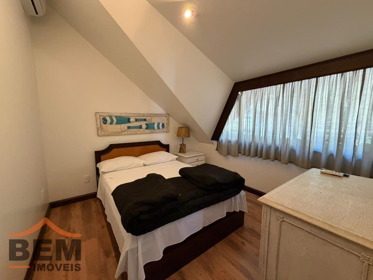 Casa para Locação com 3 quartos sendo 3 suítes, 4 vagas no bairro Cabeçudas em Itajaí/SC