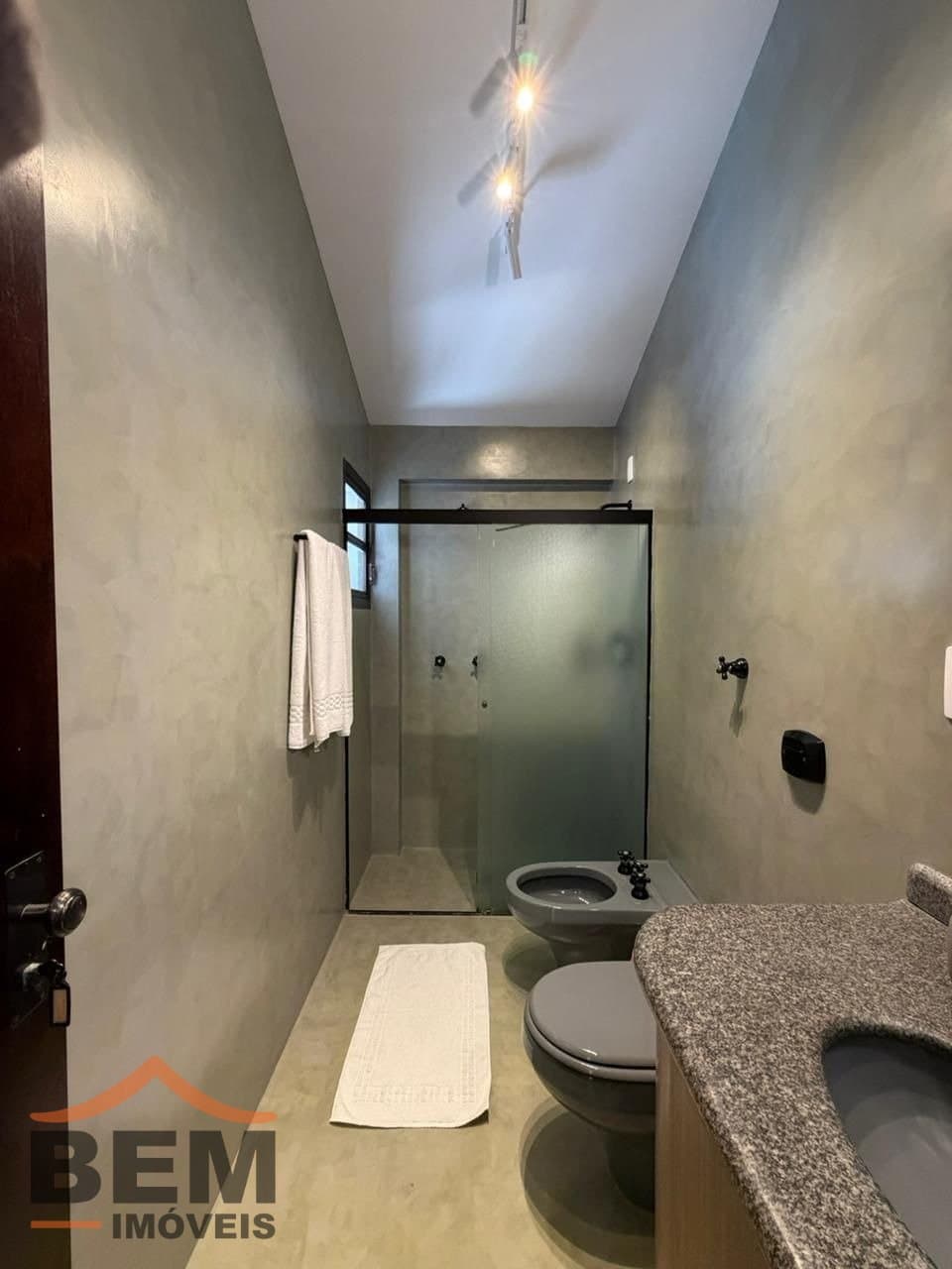 Casa para Locação com 3 quartos sendo 3 suítes, 4 vagas no bairro Cabeçudas em Itajaí/SC
