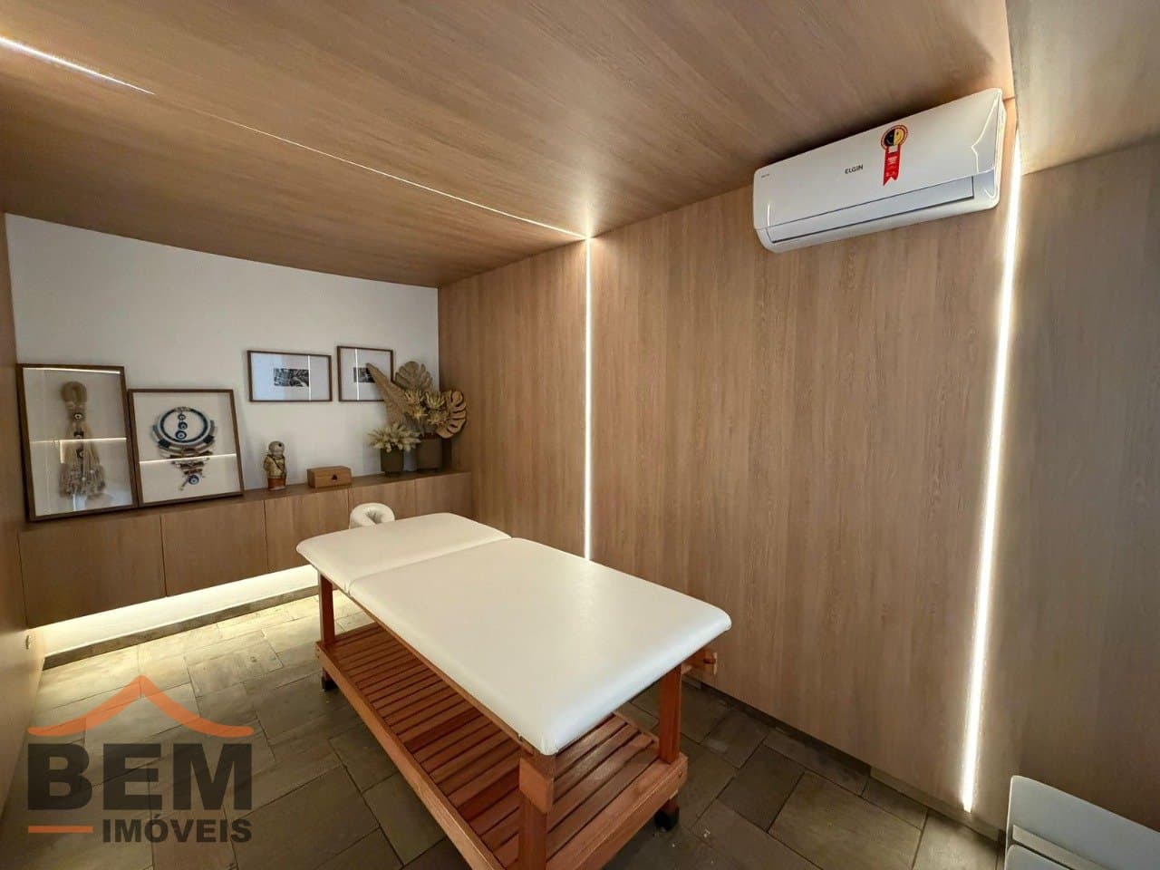 Casa para Locação com 3 quartos sendo 3 suítes, 4 vagas no bairro Cabeçudas em Itajaí/SC