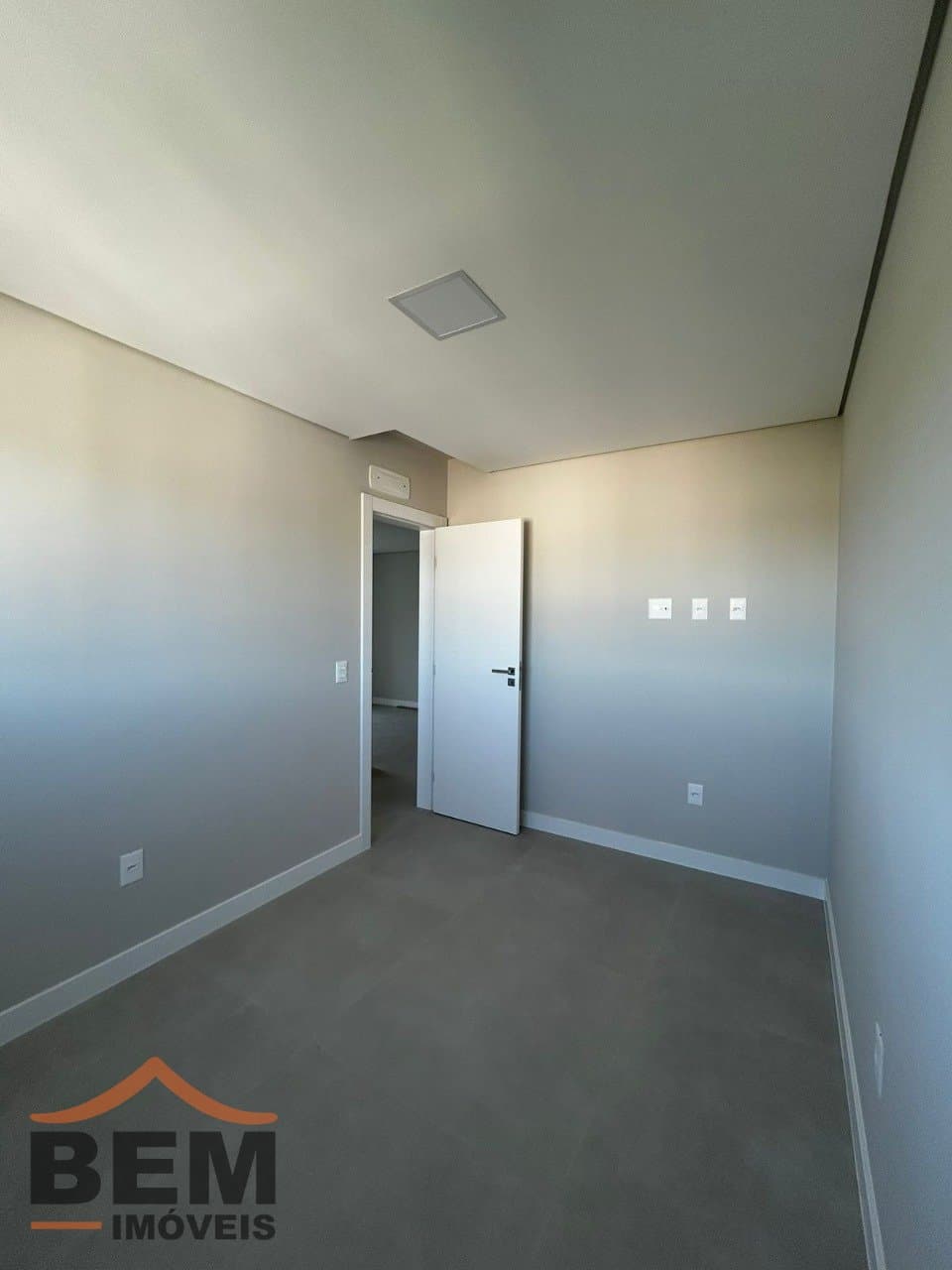 Apartamento à Venda com 2 quartos sendo 1 suíte, 1 vaga no bairro Centro em Itajaí/SC