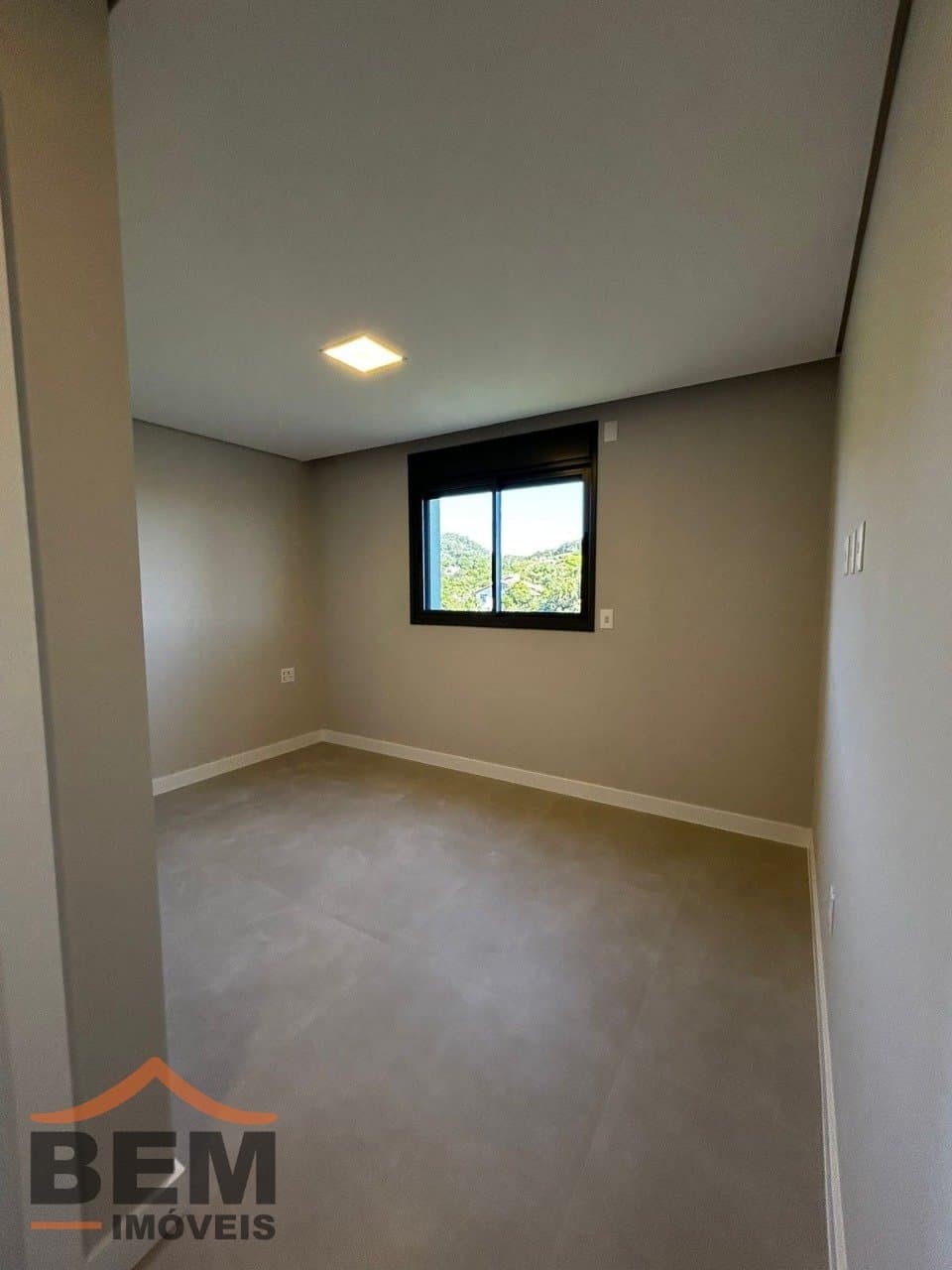 Apartamento à Venda com 2 quartos sendo 1 suíte, 1 vaga no bairro Centro em Itajaí/SC