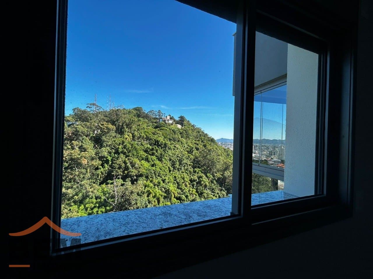 Apartamento à Venda com 2 quartos sendo 1 suíte, 1 vaga no bairro Centro em Itajaí/SC