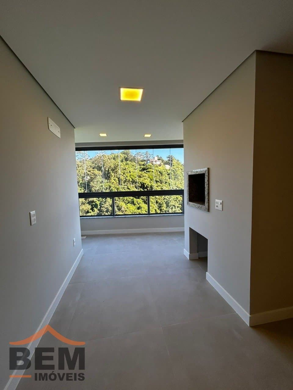 Apartamento à Venda com 2 quartos sendo 1 suíte, 1 vaga no bairro Centro em Itajaí/SC
