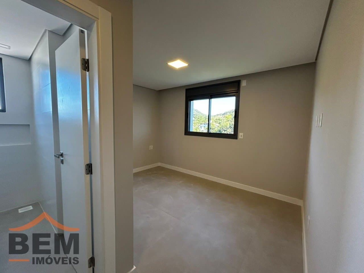 Apartamento à Venda com 2 quartos sendo 1 suíte, 1 vaga no bairro Centro em Itajaí/SC