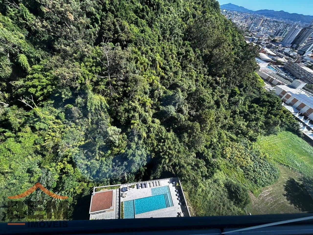 Apartamento à Venda com 2 quartos sendo 1 suíte, 1 vaga no bairro Centro em Itajaí/SC