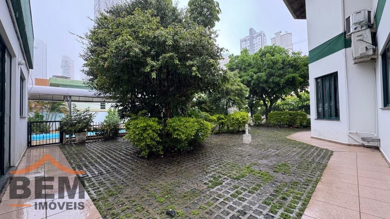 Casa para Locação com 4 quartos sendo 2 suítes, 3 vagas no bairro Pioneiros em Balneário Camboriú/SC