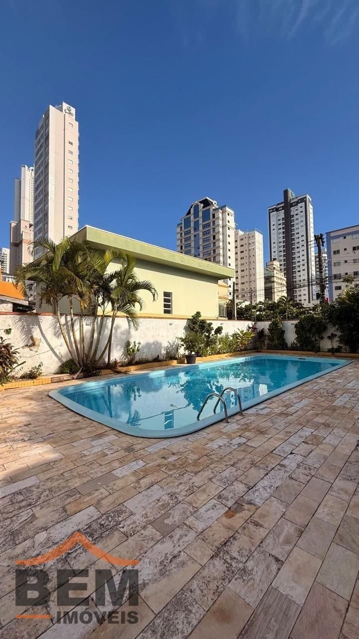 Casa para Locação com 4 quartos sendo 2 suítes, 3 vagas no bairro Pioneiros em Balneário Camboriú/SC