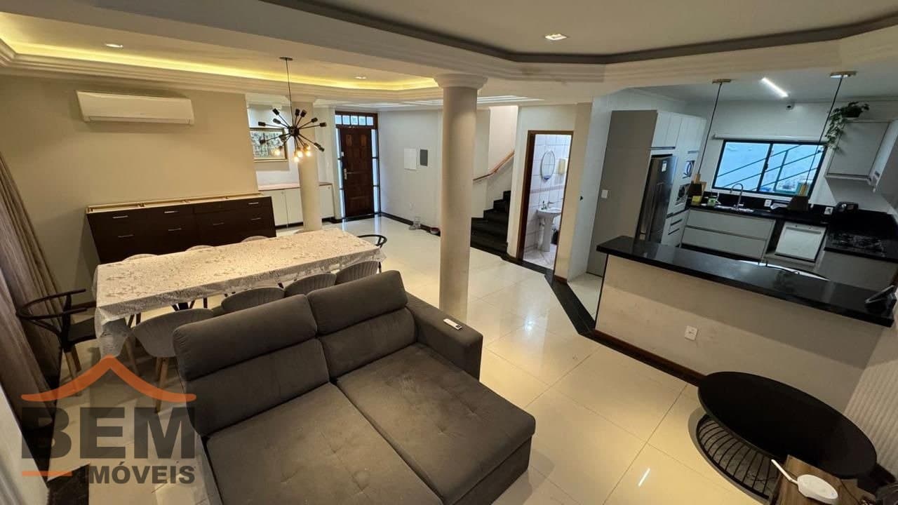 Casa para Locação com 4 quartos sendo 2 suítes, 3 vagas no bairro Pioneiros em Balneário Camboriú/SC