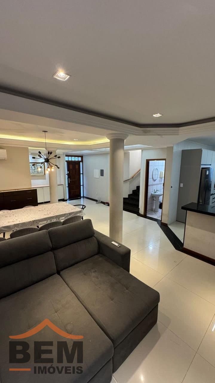 Casa para Locação com 4 quartos sendo 2 suítes, 3 vagas no bairro Pioneiros em Balneário Camboriú/SC