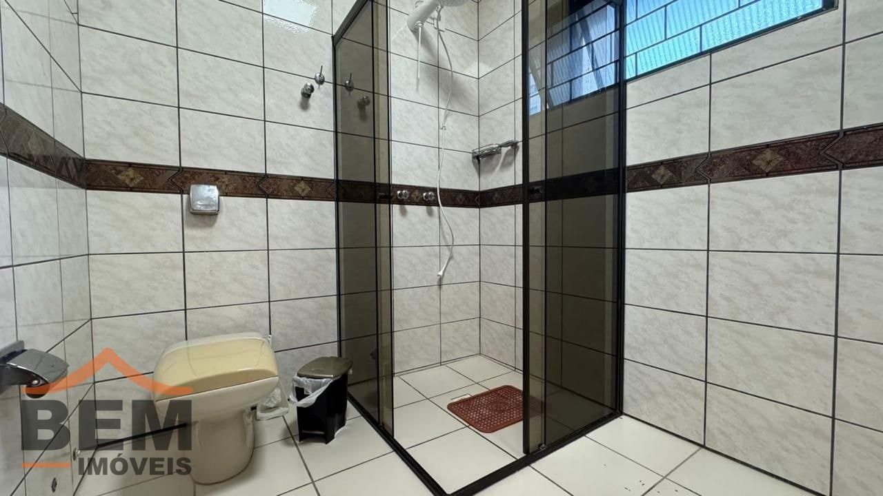 Casa para Locação com 4 quartos sendo 2 suítes, 3 vagas no bairro Pioneiros em Balneário Camboriú/SC