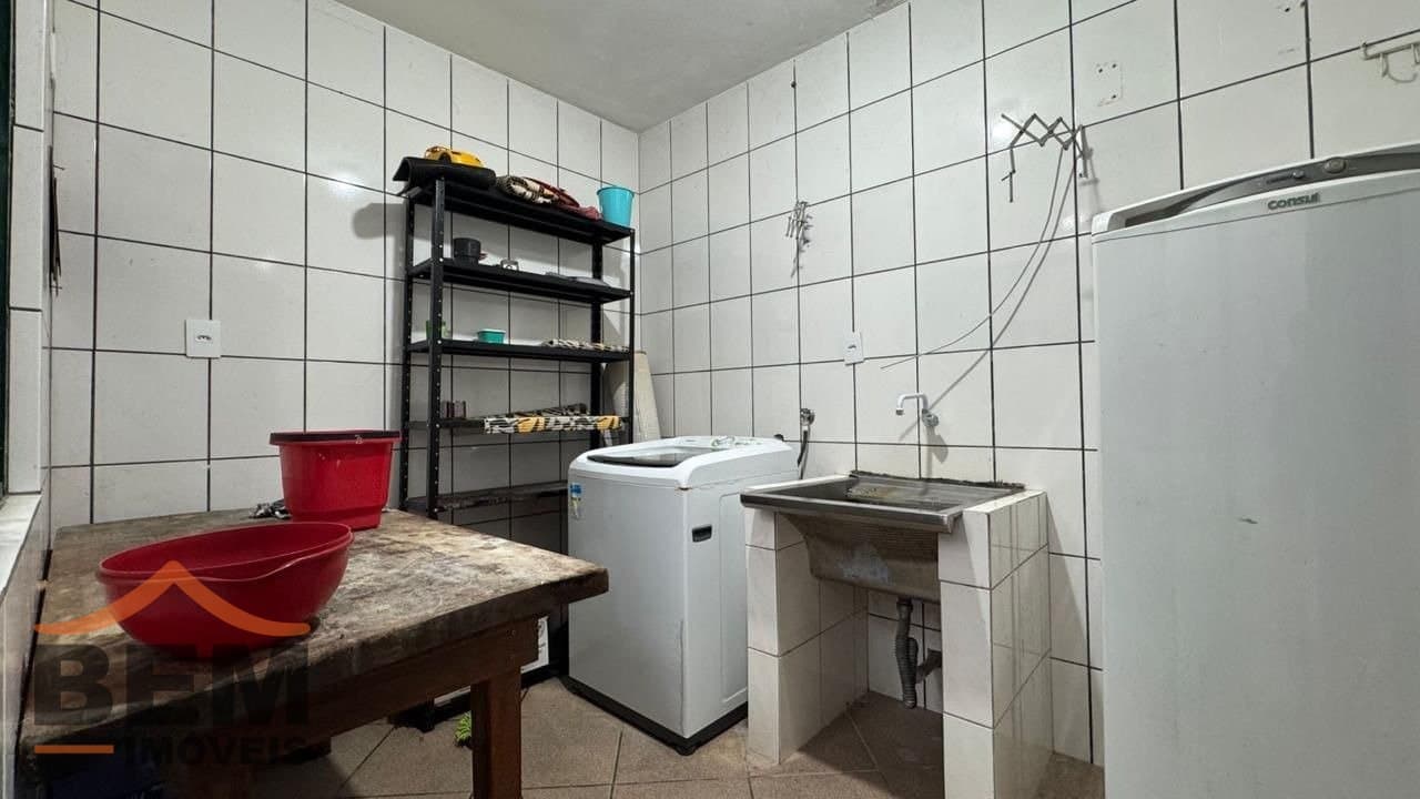 Casa para Locação com 4 quartos sendo 2 suítes, 3 vagas no bairro Pioneiros em Balneário Camboriú/SC